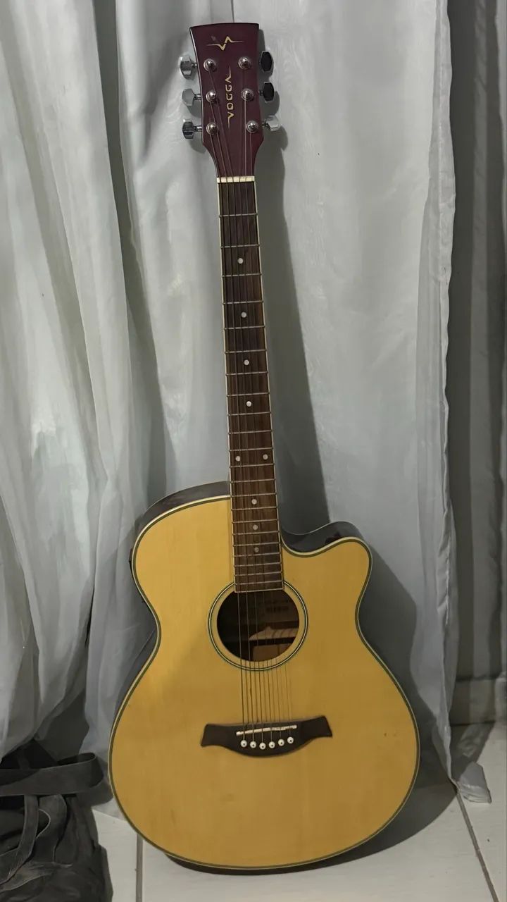 Vendo violão vogga 