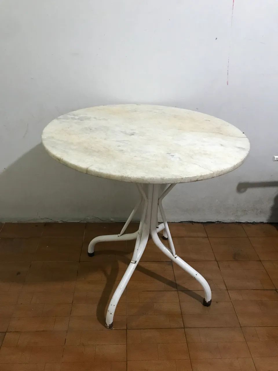 Mesa redonda de mármore 