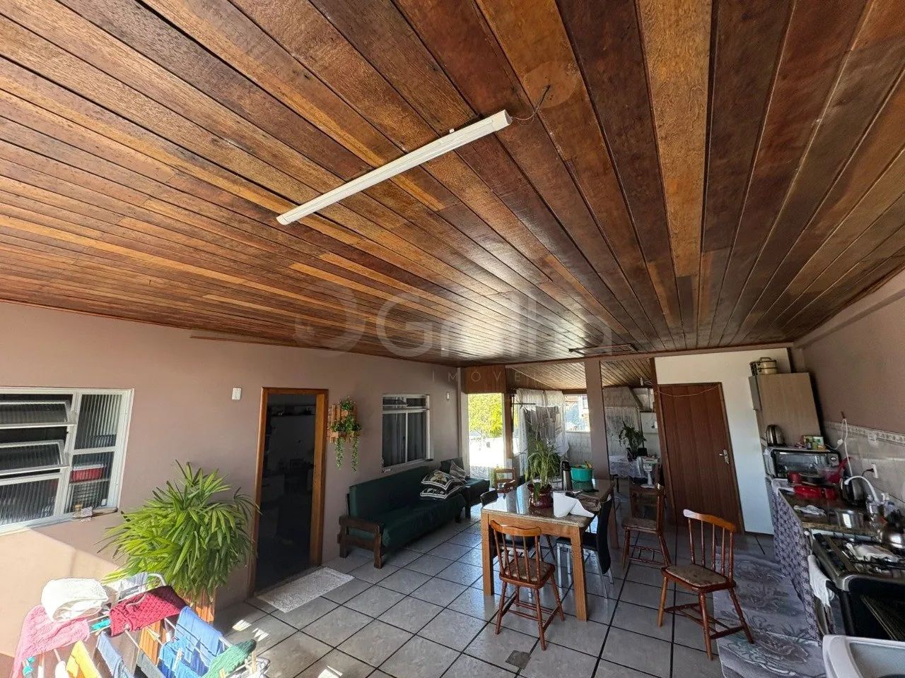 Casa de Esquina na Trindade com 323m², dois pavimentos, térreo com 14 quartos e piso super