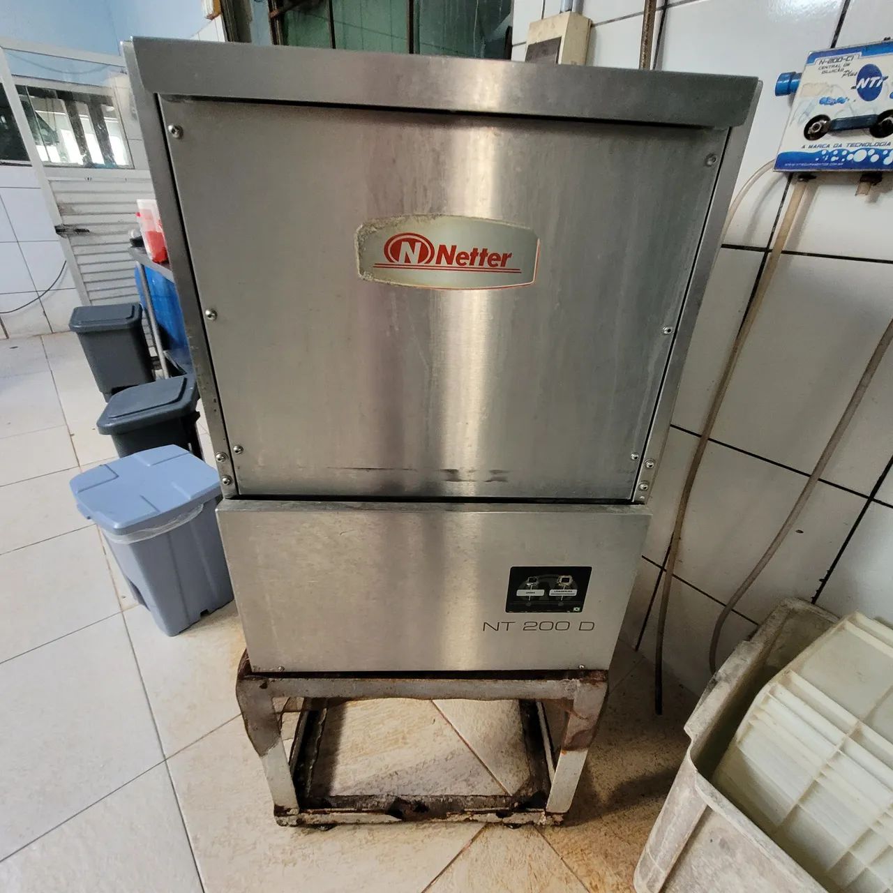 Máquina de lavar pratos e similares