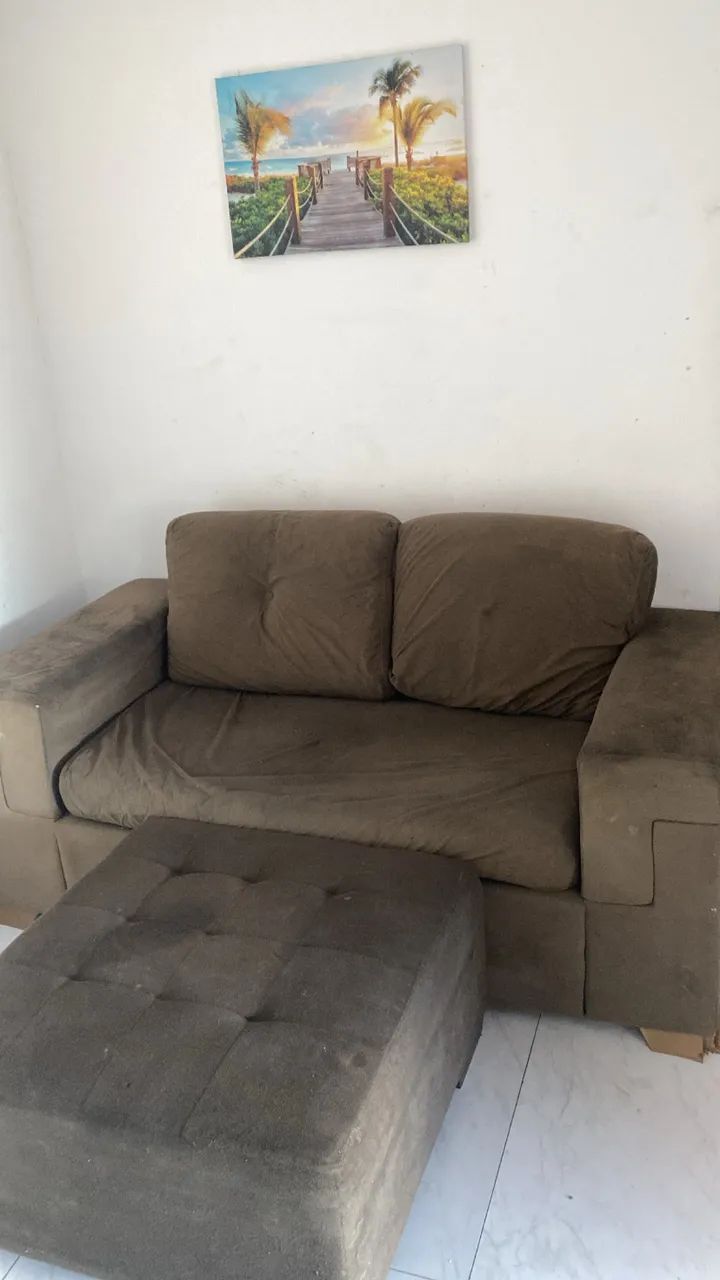 Sofá de dois dois lugares com pufe quadrado  - Foto 4