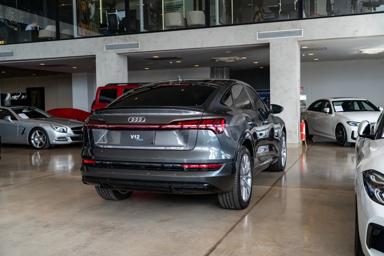 Audi E-Tron Performa. Black Aut. (elétrico) 2022 - Foto 2