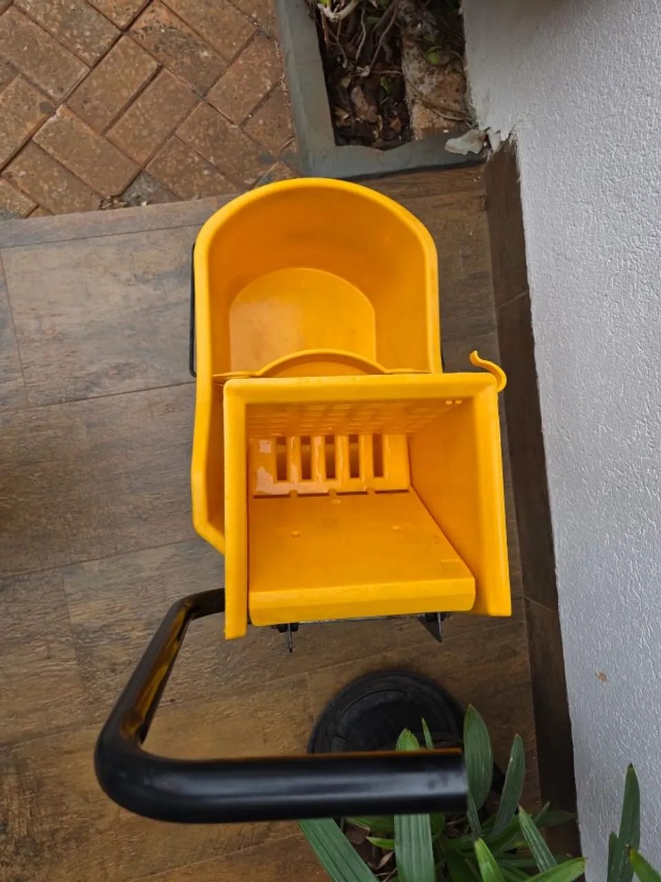 Carrinho de Limpeza Profissional 33L com Espremedor - Foto 2