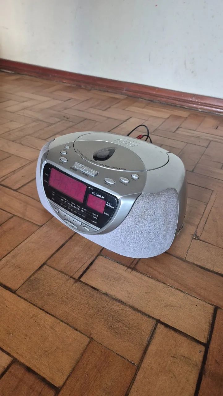 Radio Relógio com CD Player (Defeito)