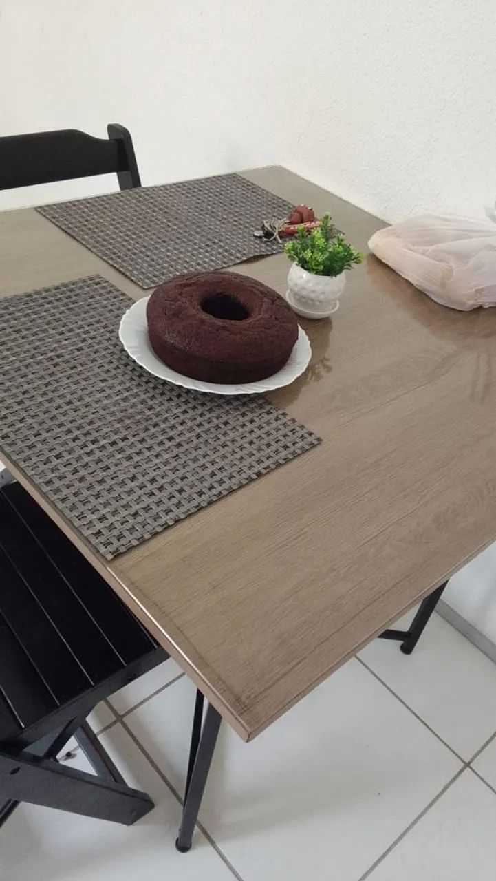 Mesa Quadrada com Tampo de Vidro