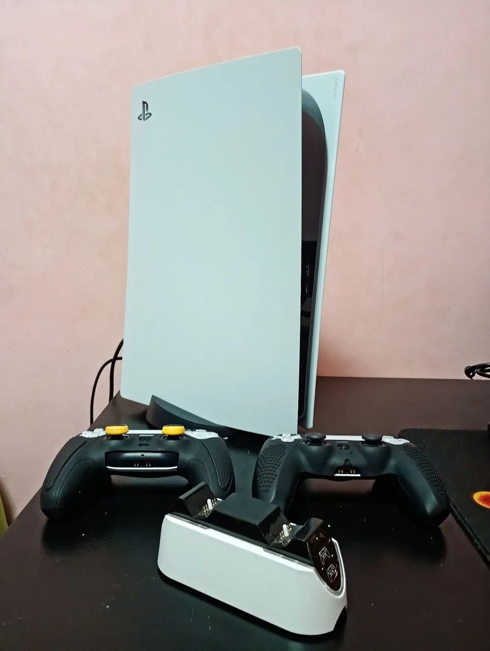 Playstation 5 com 2 controles