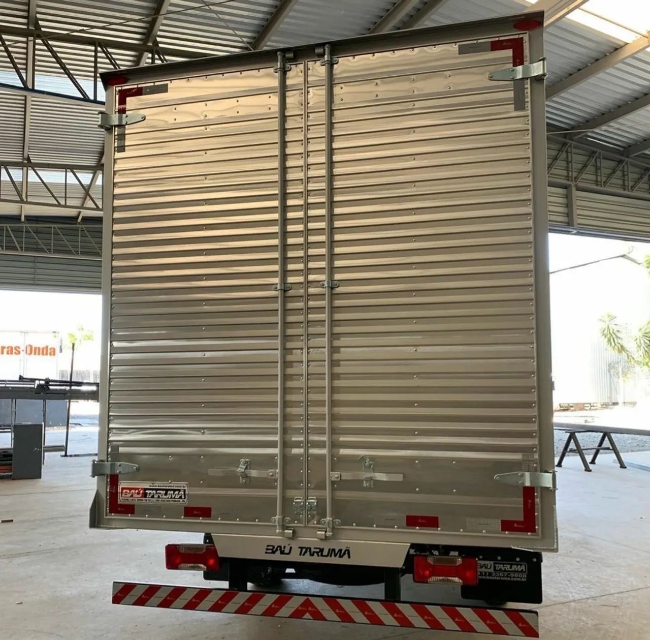 Iveco  baú seco  - Foto 2