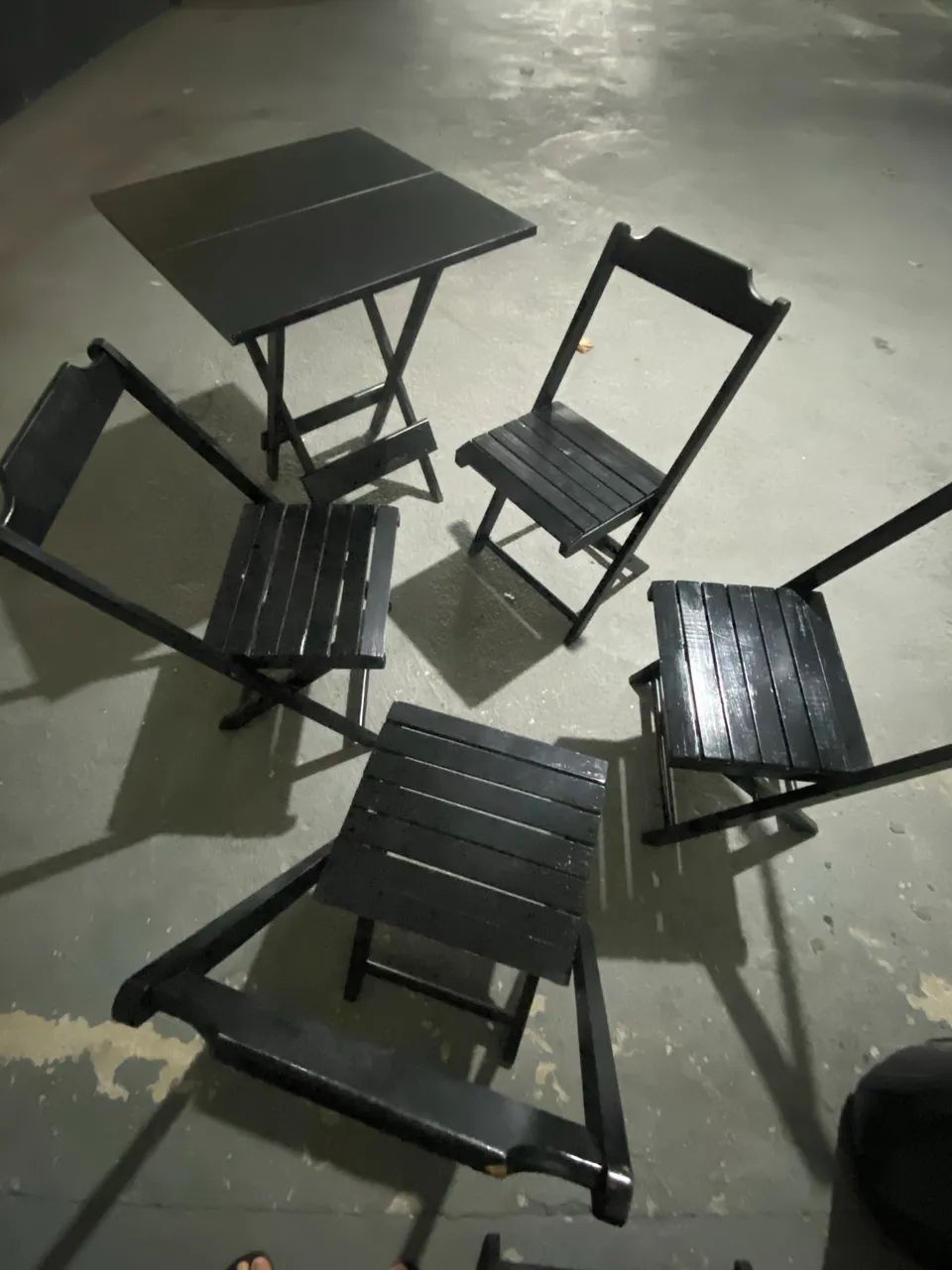 Vendo Conjunto de mesa com 4 cadeiras - Foto 3