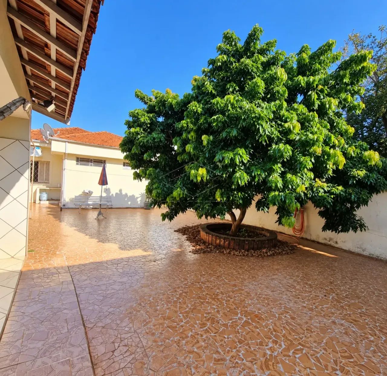 Casa Comercial com 4 dormitórios sendo 1 suíte no Centro de Bauru-SP