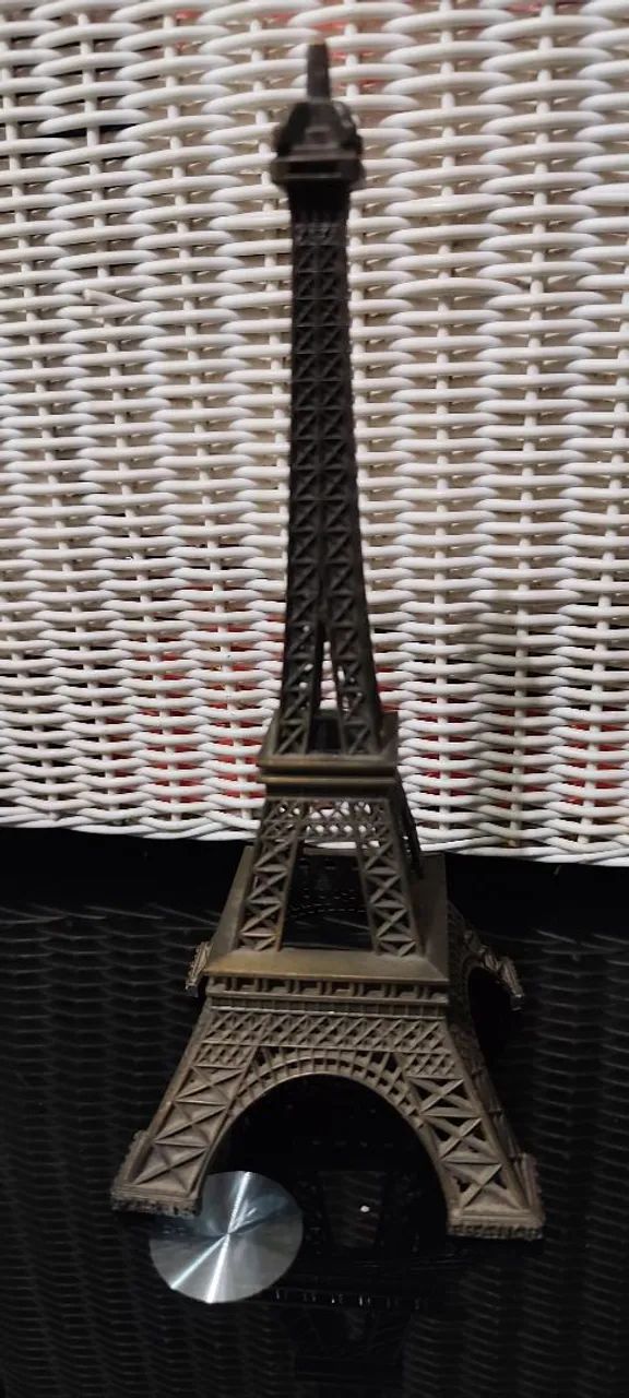 Miniatura da Torre Eiffel - 25 cm - Foto 4