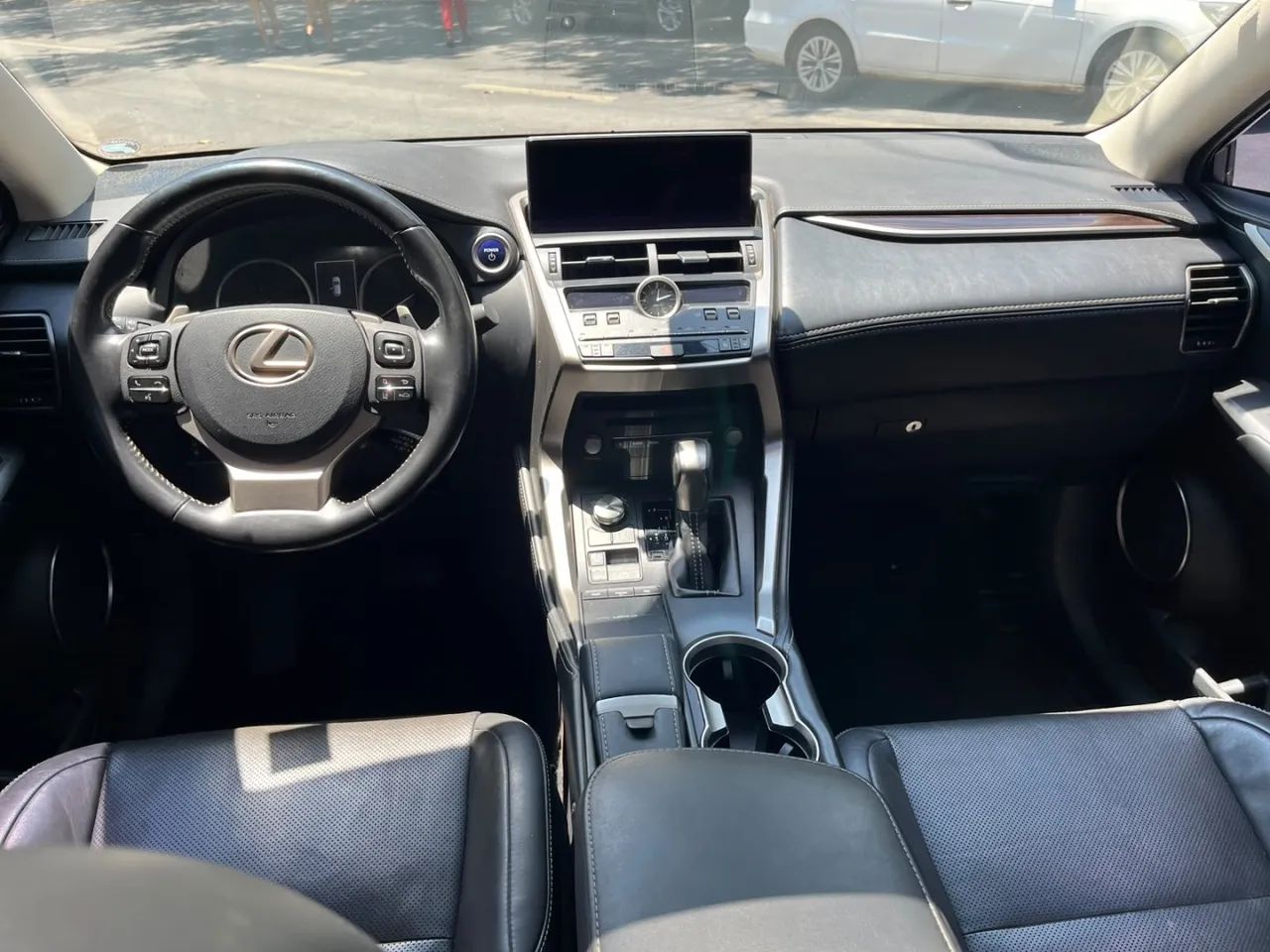 Lexus NX-300 H Luxury 2.5 16V Aut., foto 13 de 17