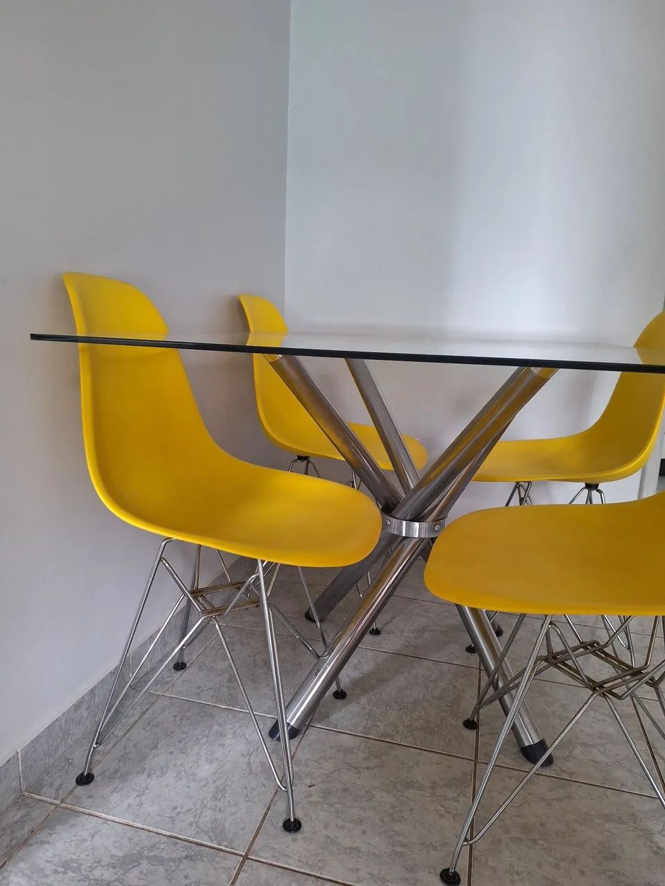 Mesa de jantar 4 cadeiras 
