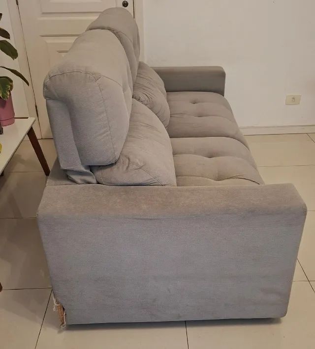 Sofá retrátil 2 lugares para sala - ótimo estado - Foto 4