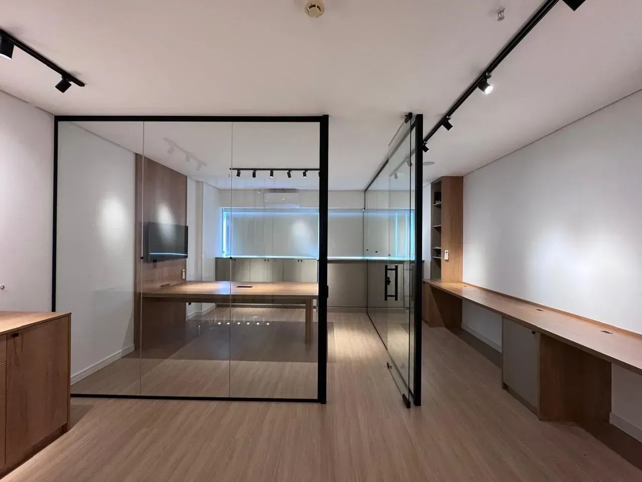 Sala nova, mobiliada, disponível para locação - Foto 2