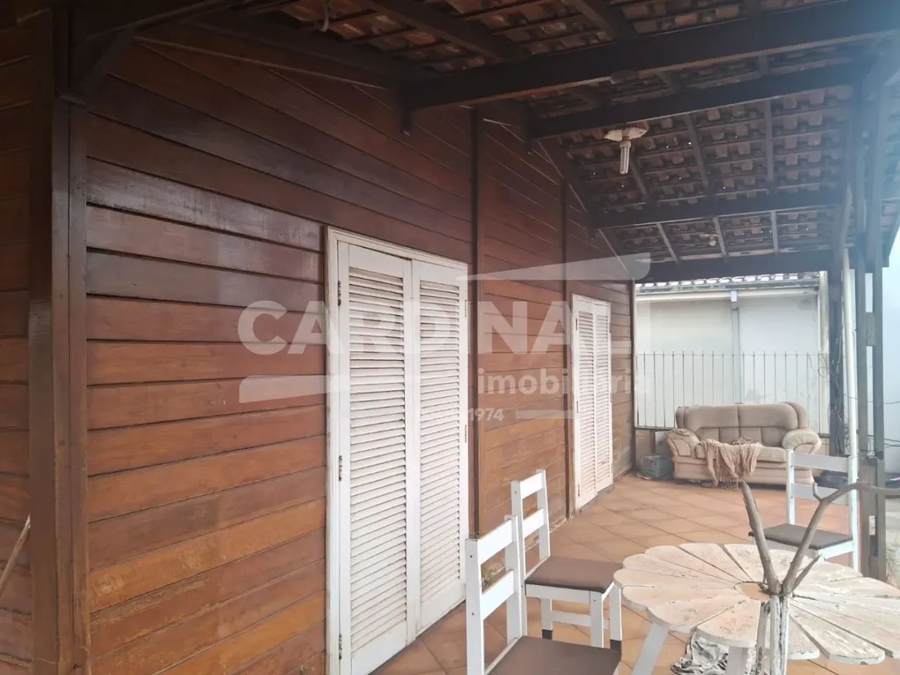 Salão no centro da cidade, com uma casa grande no piso superior. - Foto 3