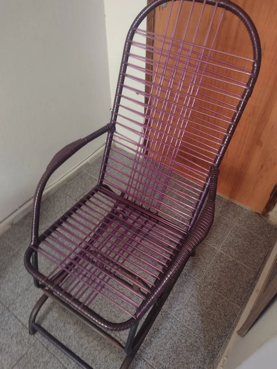 Cadeira de balanço retrô Em Excelente estado para vender urgente  - Foto 4