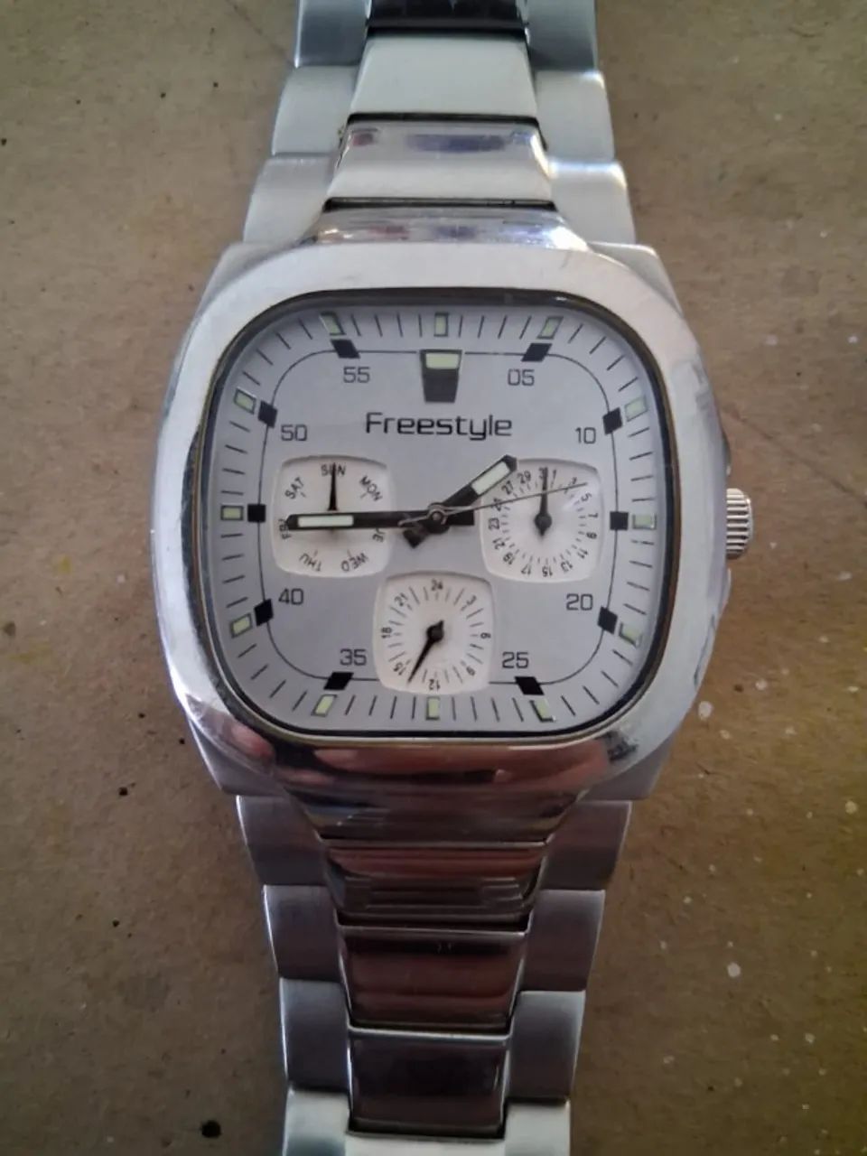 Vende-se Relógio de Aço da marca Freestyle - Foto 3