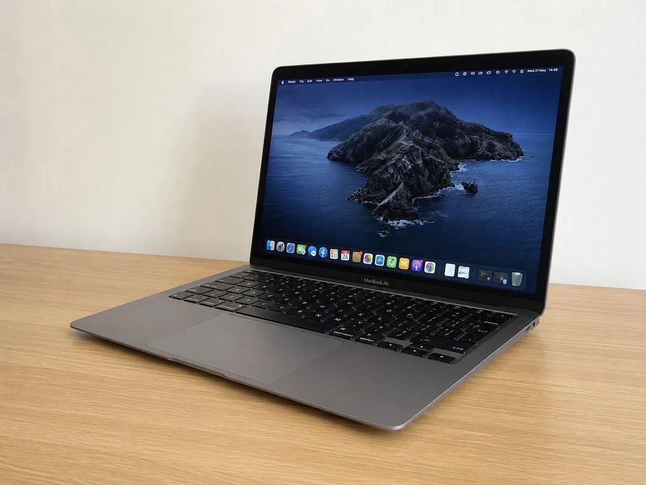 MacBook Air M1 - rápido, leve e com capa preta - Foto 2