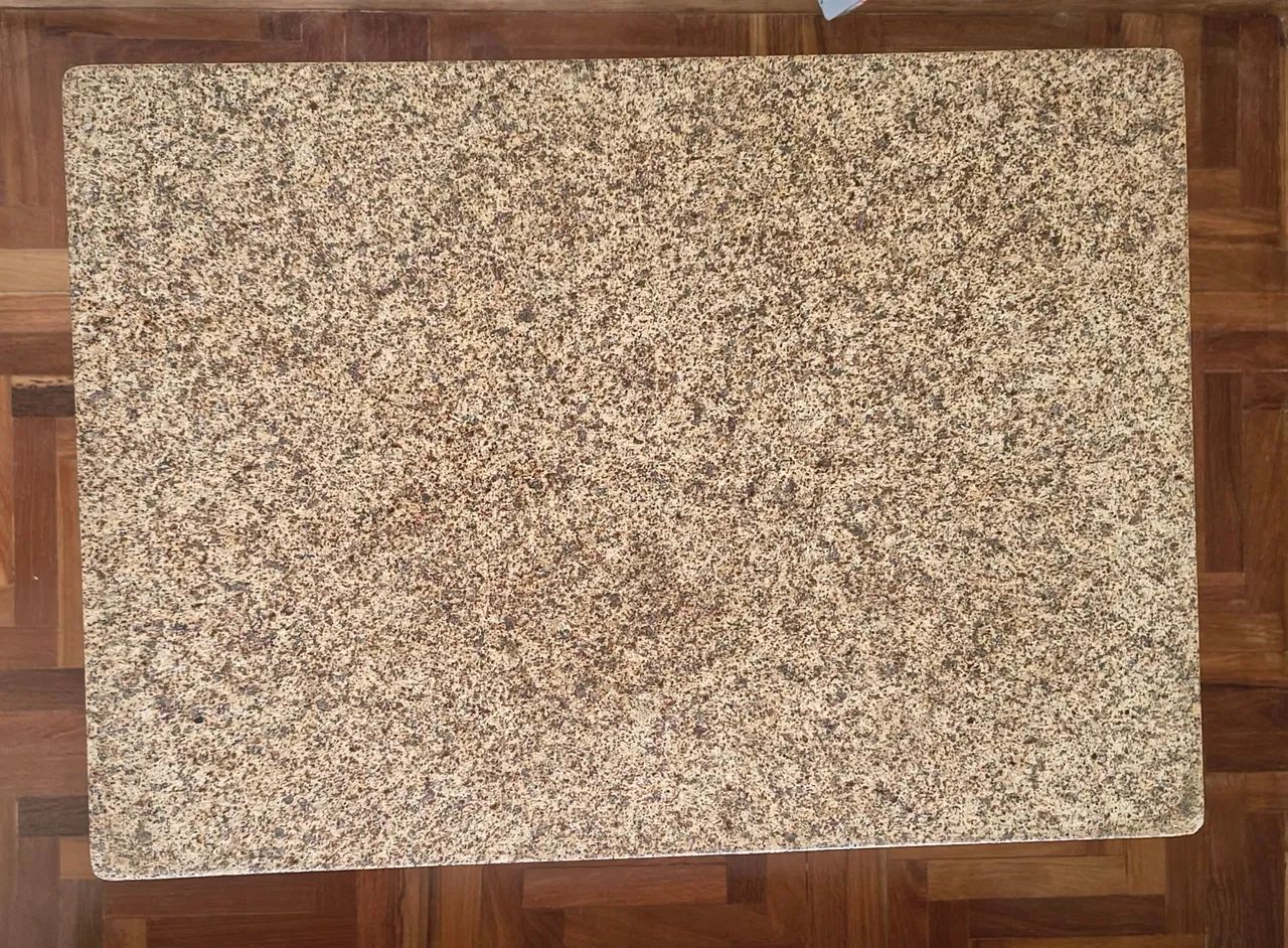 Tampo de mesa em granito bege