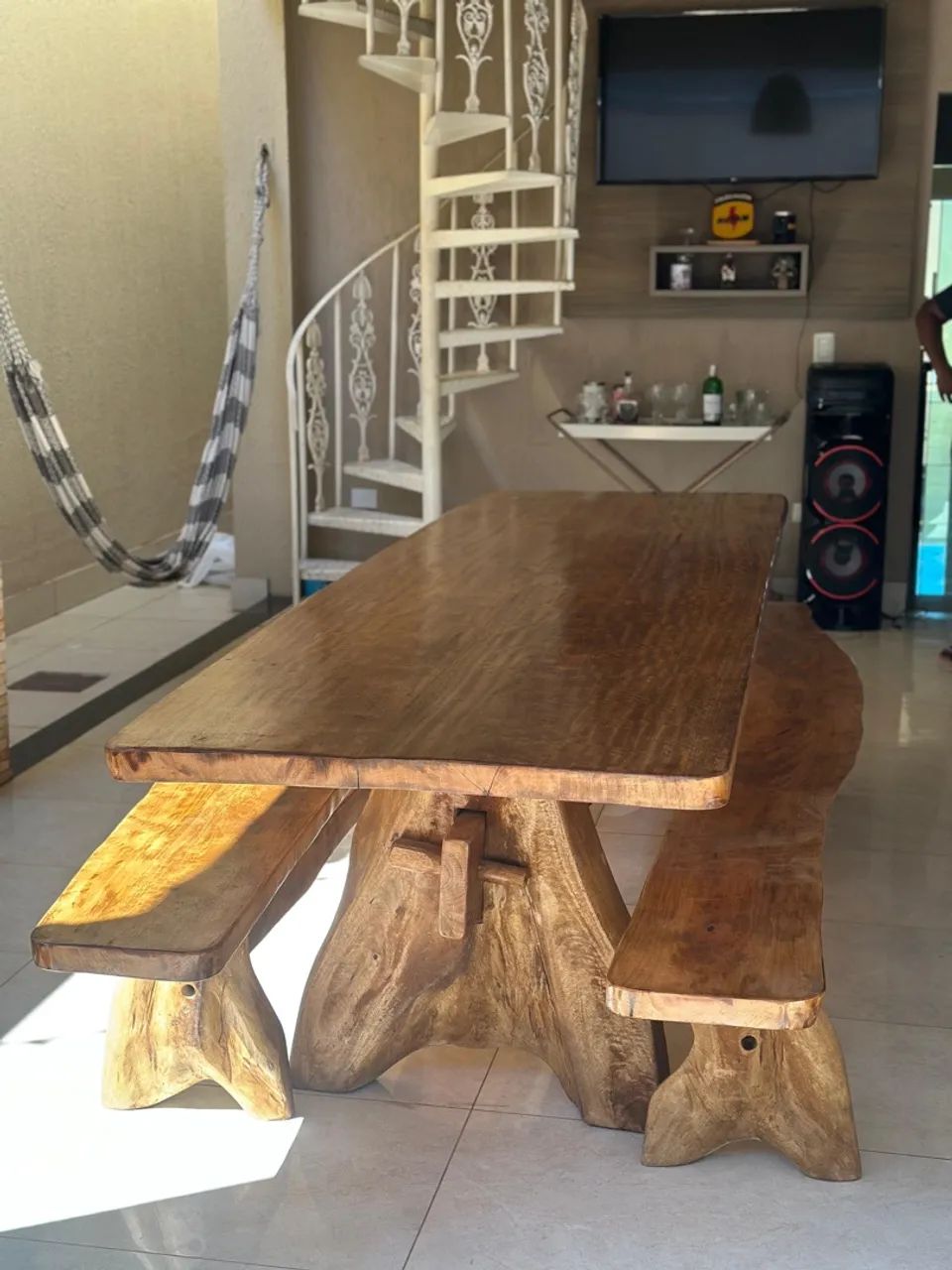 Mesa de madeira rústica 