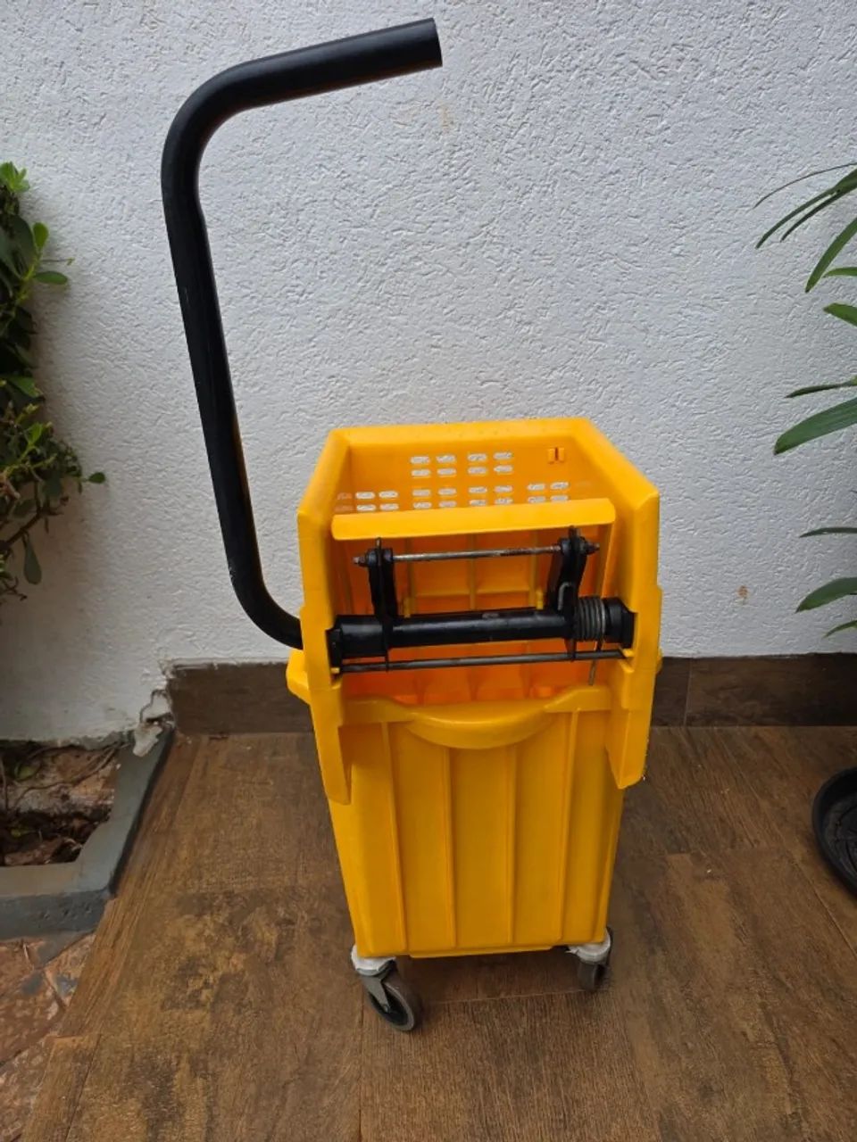 Carrinho de Limpeza Profissional 33L com Espremedor - Foto 3