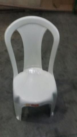 Cadeira Bistrô Branca Encosto Fechado
