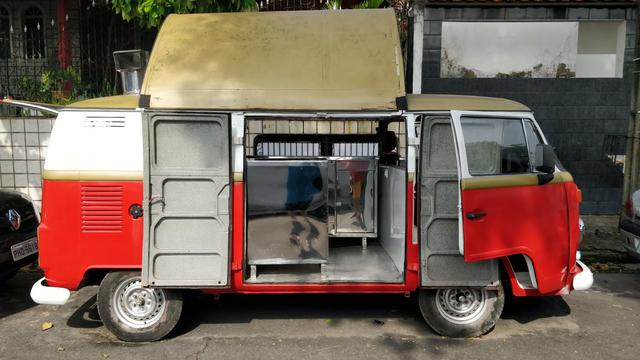 Kombi Foodtruck com freezer e chapeira pronta para negócio!! - Foto 6
