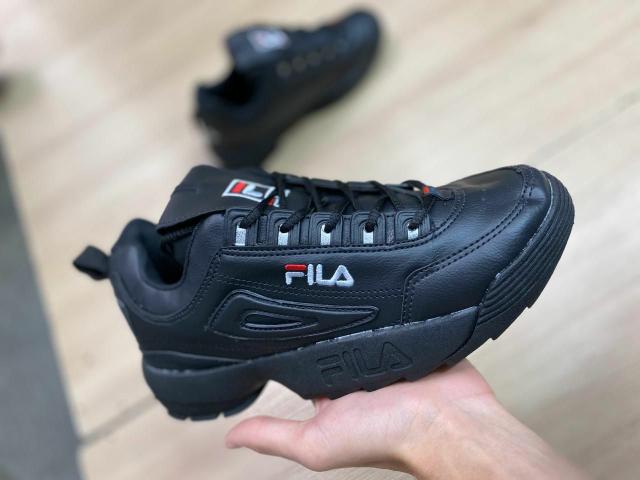 fila disruptor preto com branco