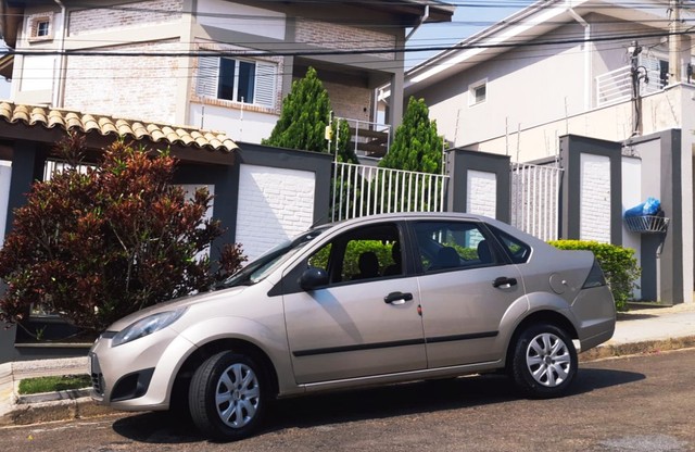 LINDO FORD FIESTA SEDAN 1.6 COMPLETO