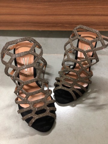 Sandália de salto Vizzano gladiadora brilhosa - Roupas e calçados -  Loteamento Celina Park, Goiânia 1014131689 | OLX