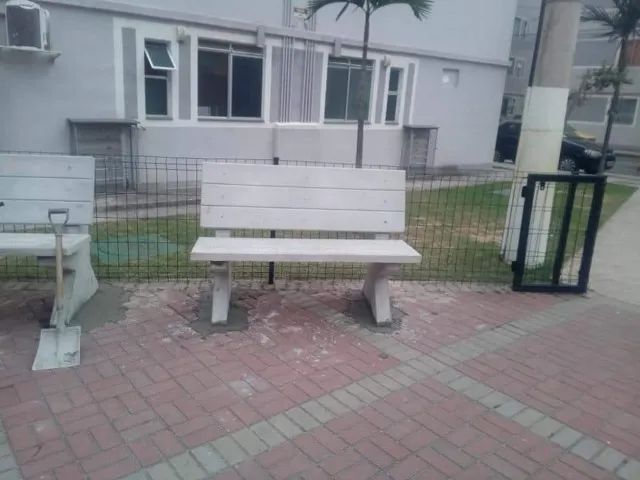 Banco de concreto com encosto  - Foto 4