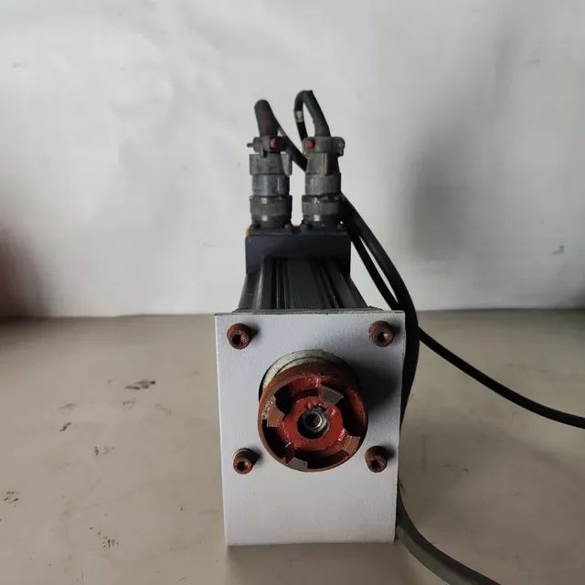 Servomotor com cabos - Foto 2