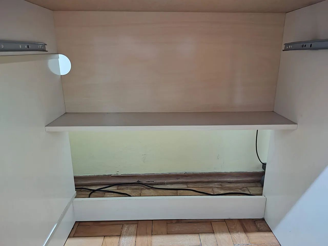 Melhor preço! Escrivaninha - Cor Amadeirado - Usado - Foto 4
