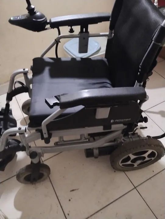 Cadeira de roda motorizada Dellamed D1000 dobrável 