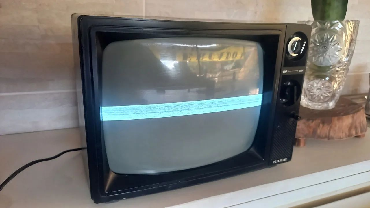 Tv Antiga 12 pol kaige ( item p/ colecionador) funcionando. 