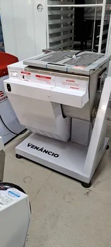 Amassadeira Basculante Venancio 127v 25kg