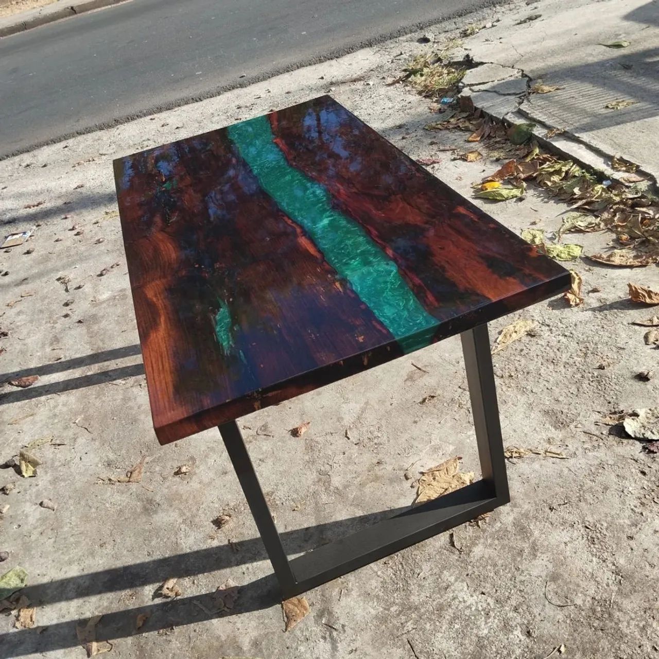 Mesa de madeira e resina epoxi 8 lugares(rivertable) 