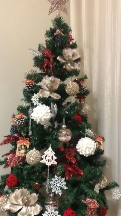 Árvore de Natal Decorada - Foto 2