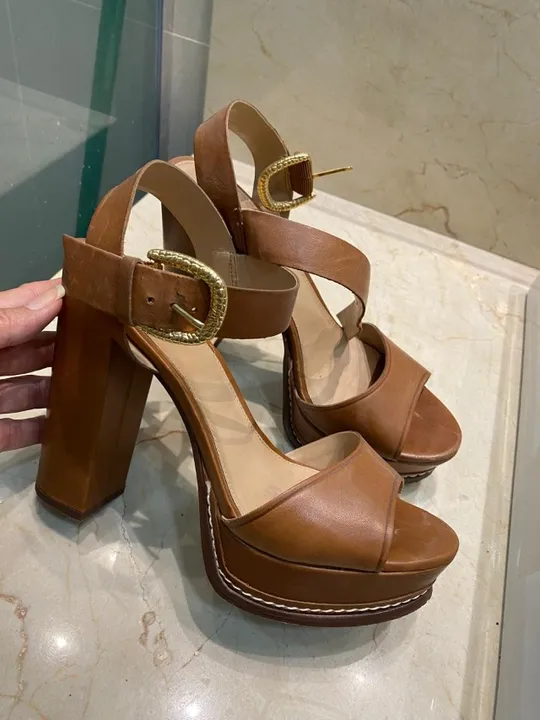 Sandália Plataforma Arezzo Caramelo, tamanho 38