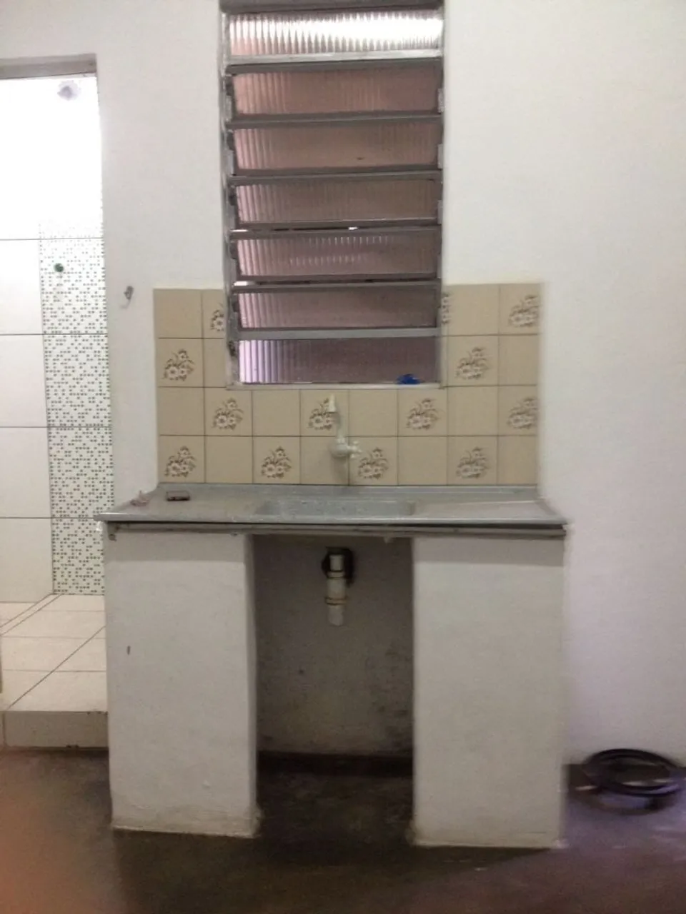 Dois cômodos p alugar, só para mulheres, prox: metrô Artur Alvim e shopping do aricanduva.