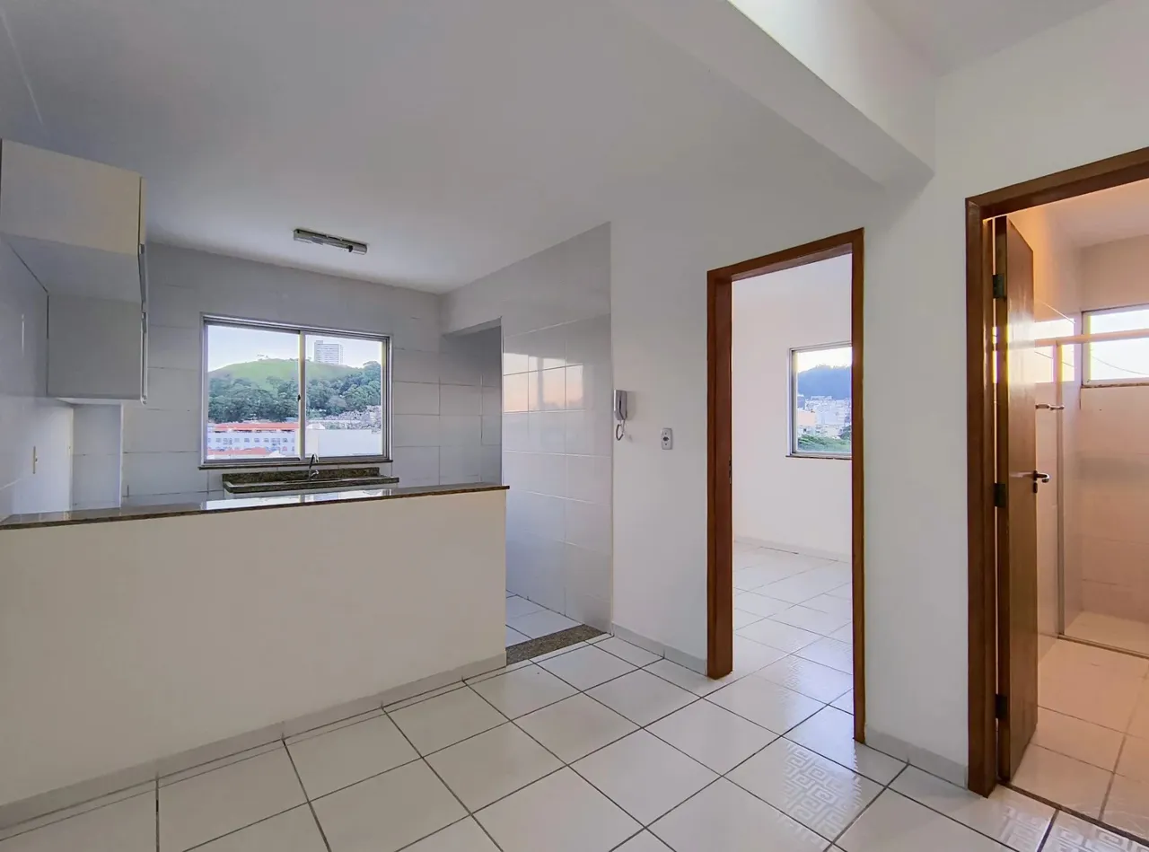 Quarto e sala arejado e perto do Centro para locação