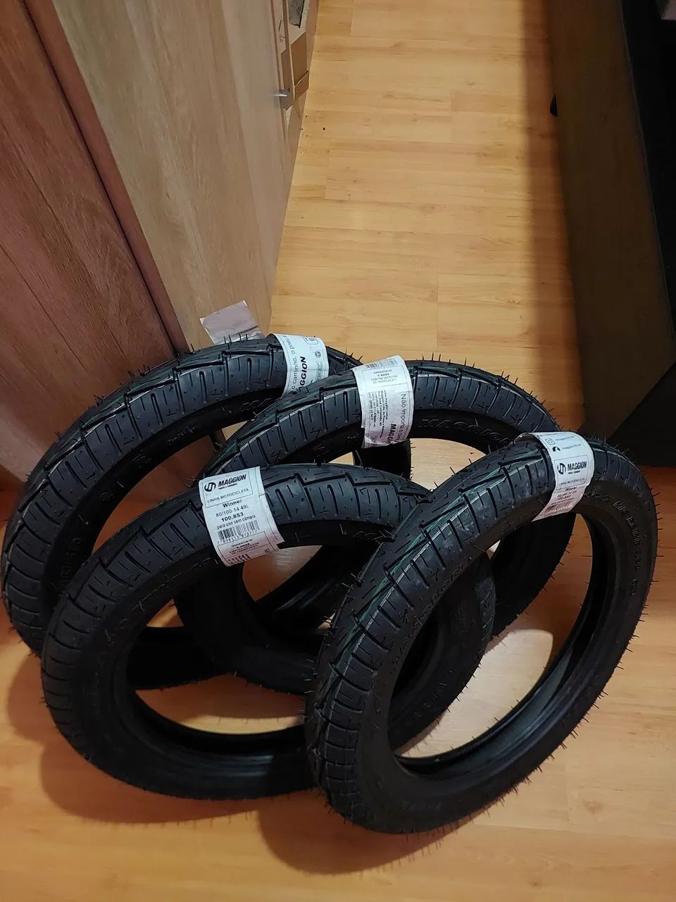 Pneu moto traseiro sem camera biz /pop marca maggion novo