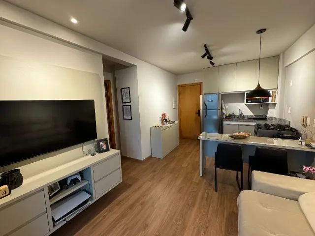 Apartamento mobiliado no Rio Vermelho, 2 garagens por R$3.300 com taxas