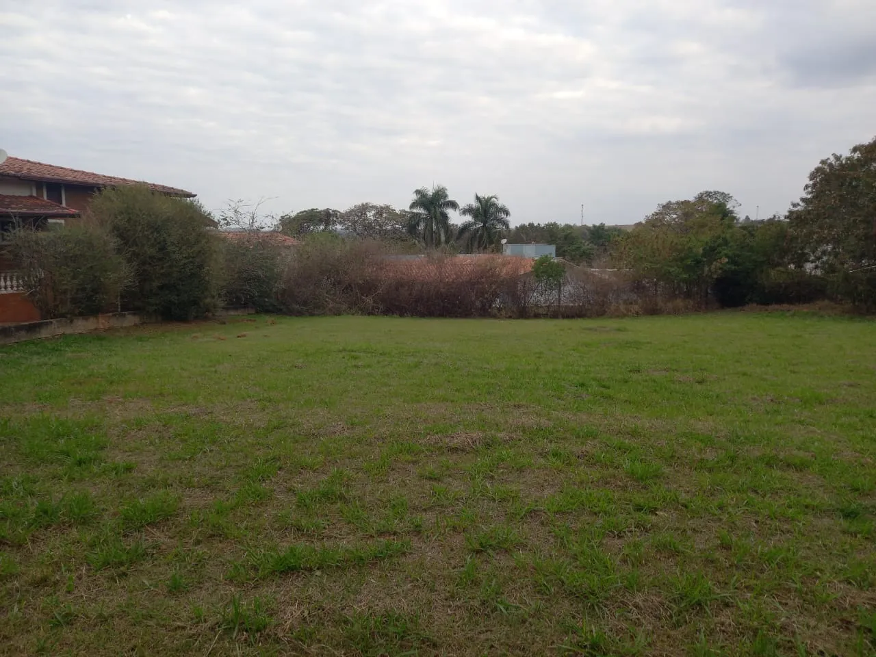 Terreno com 480m2 no condomínio Parque Xangrila ( Luciamar).