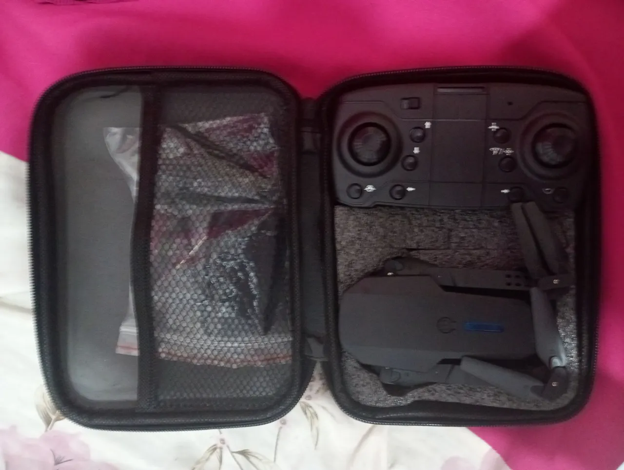Drone com câmera e controle remoto
