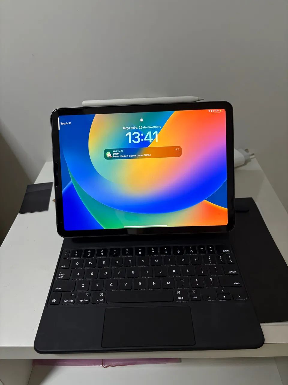 iPad 5ª geração 64GB com Magic Keyboard e Apple Pencil - Foto 2