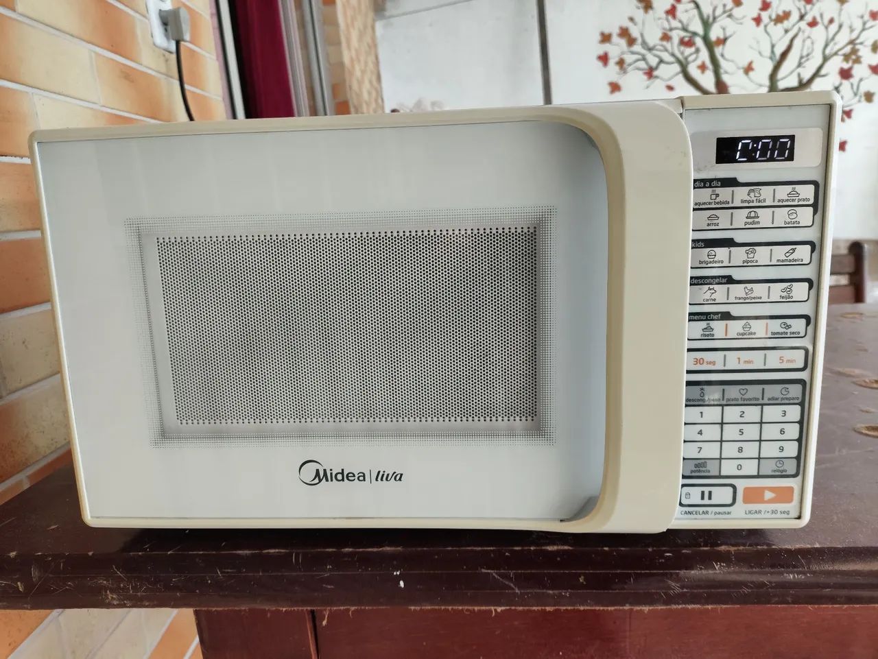 Microondas Midea,20 lts,110 volts, entrego e dou garantiaa