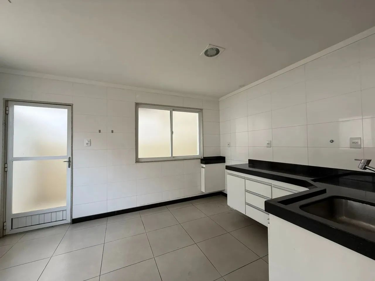 Imóvel para aluguel possui 105 metros quadrados com 2 quartos em Nova Era - Juiz de Fora - - Foto 2