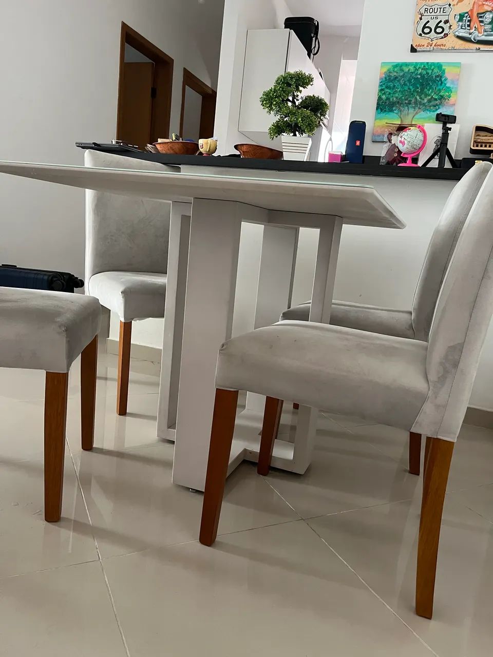 Mesa de Jantar MDF com Vidro + 4 Cadeiras Estofadas - Foto 3