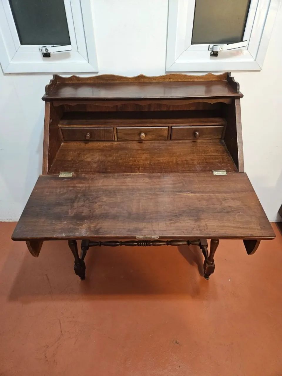 Antiga escrivaninha de madeira - estilo colonial - Foto 2